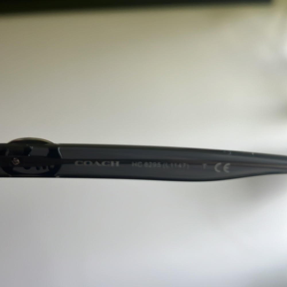 Coach sunglasses - Picture 3 of 5